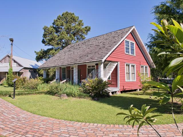 Le Vieux Village de Poste des Opelousas Historical Park & Museum