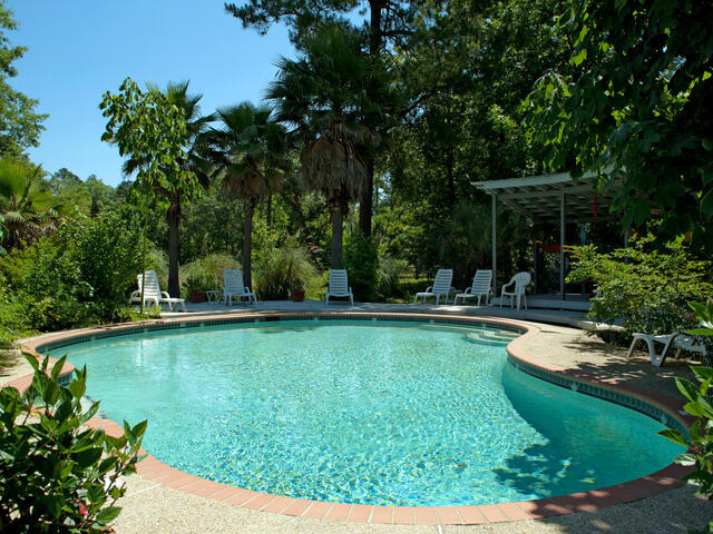 Outdoor swimming pool, hot tub/spa, lounge chairs, covered cabana